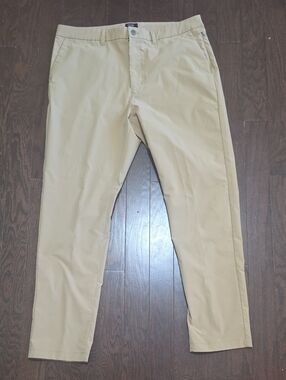 UNTUCKit Slim Straight Chinos in Khaki